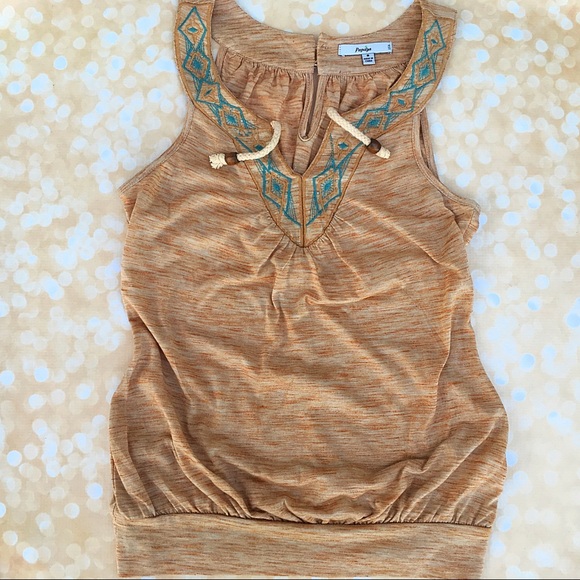 Papaya Tops - 🧜🏻‍♀️ Cute unique tan top!